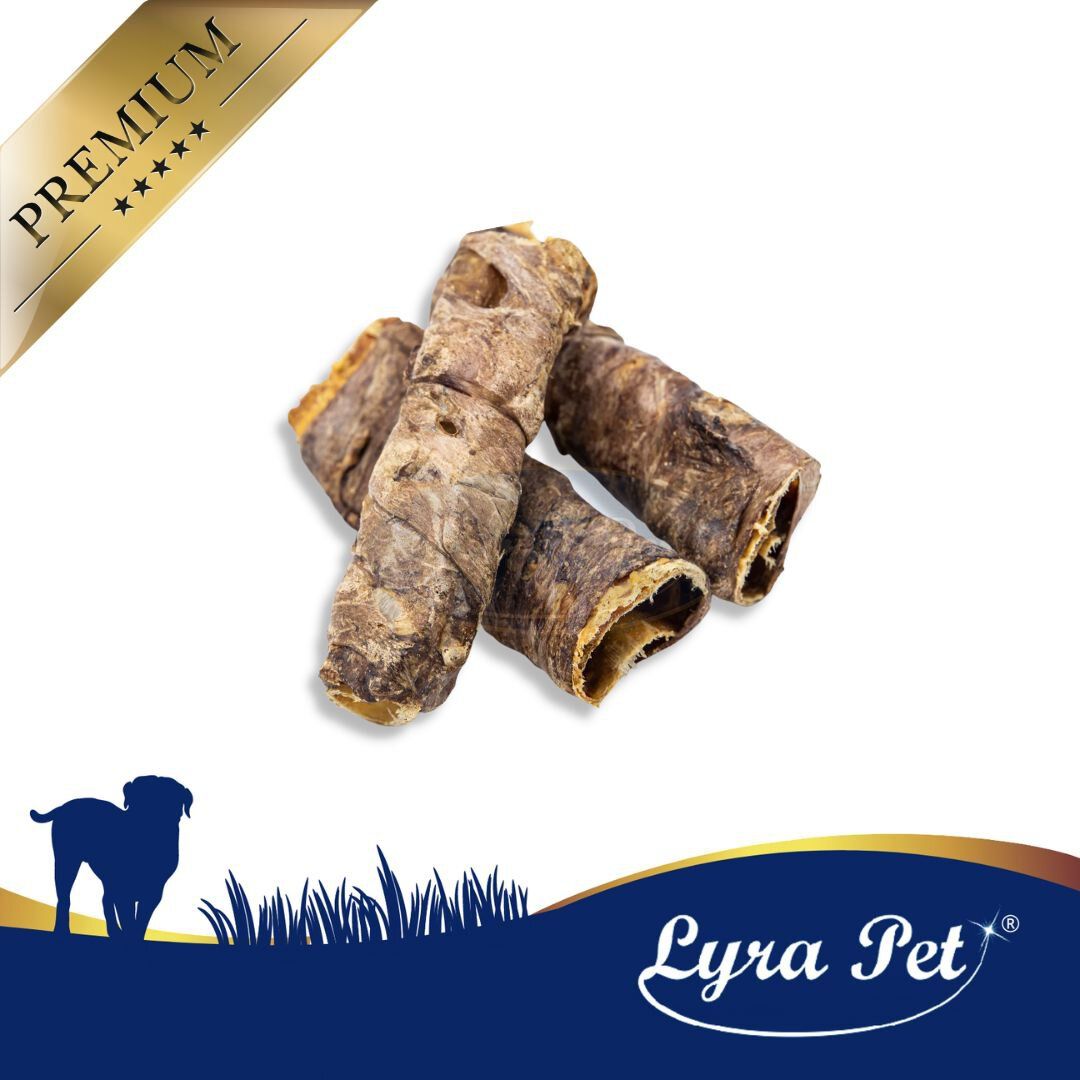 Vier gerollte Stücke Rinderlunge und Strossen. Premium-Logo. Lyra Pet®-Logo.