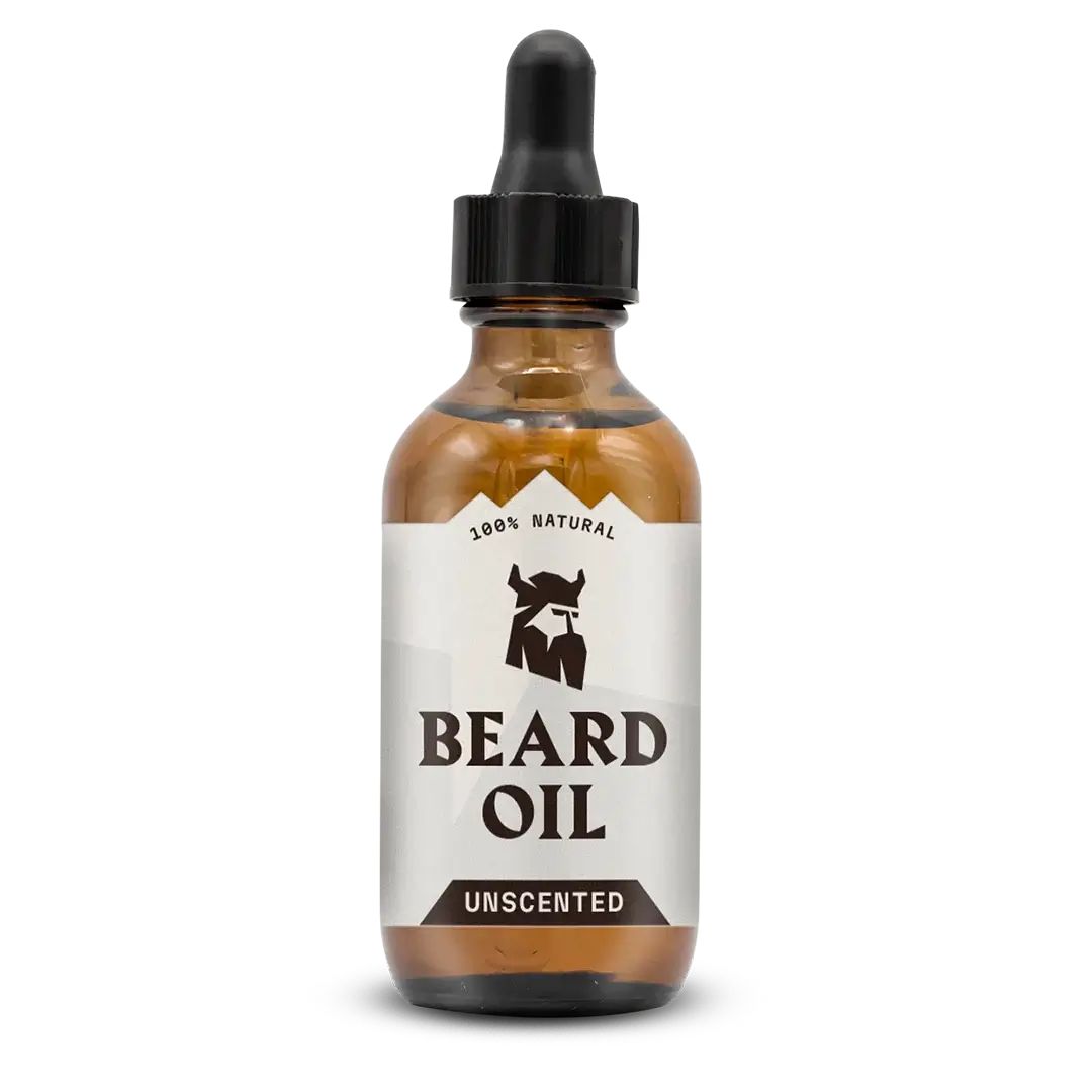 Braune Glasflasche mit schwarzem Tropfer. Etikett mit Logo und Schriftzug "BEARD OIL UNSCENTED".