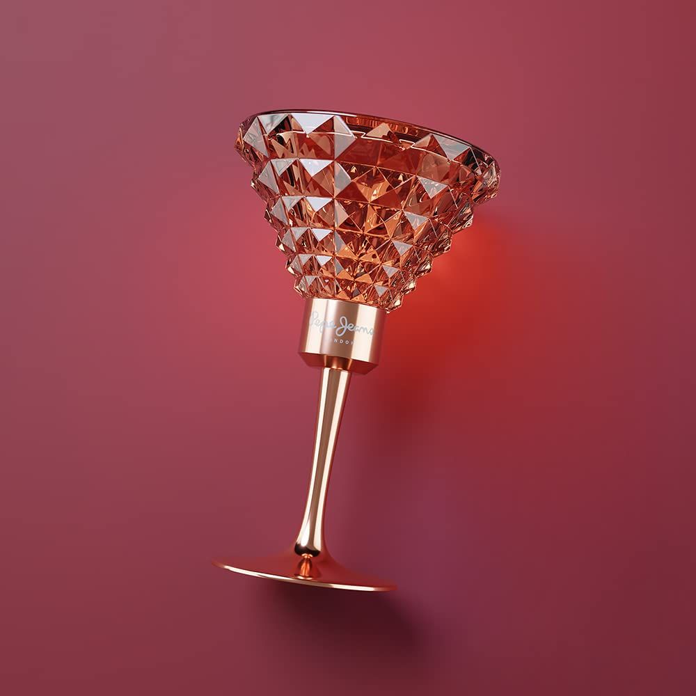 Parfümflakon in Kelchform. Rosa Glas mit geometrischem Muster. Goldfarbener Stiel und Fuß. Marke Pepe Jeans London.