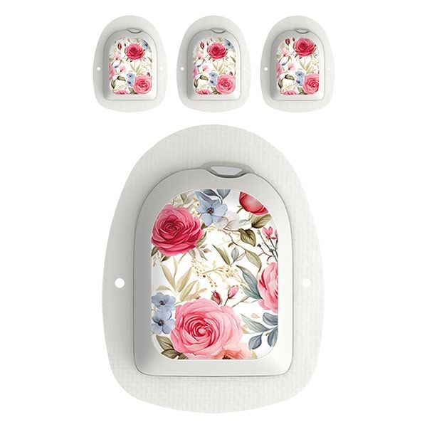 Drei Omnipod-Geräte mit Rosenmuster-Aufklebern und ein Gerät mit angebrachtem Aufkleber, alle mit floralem Design.