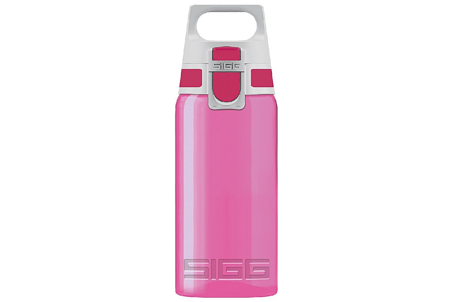 Pinkfarbene Trinkflasche mit weißem Deckel und Griff. Der Schriftzug SIGG ist sichtbar. Der Verschluss ist rot.