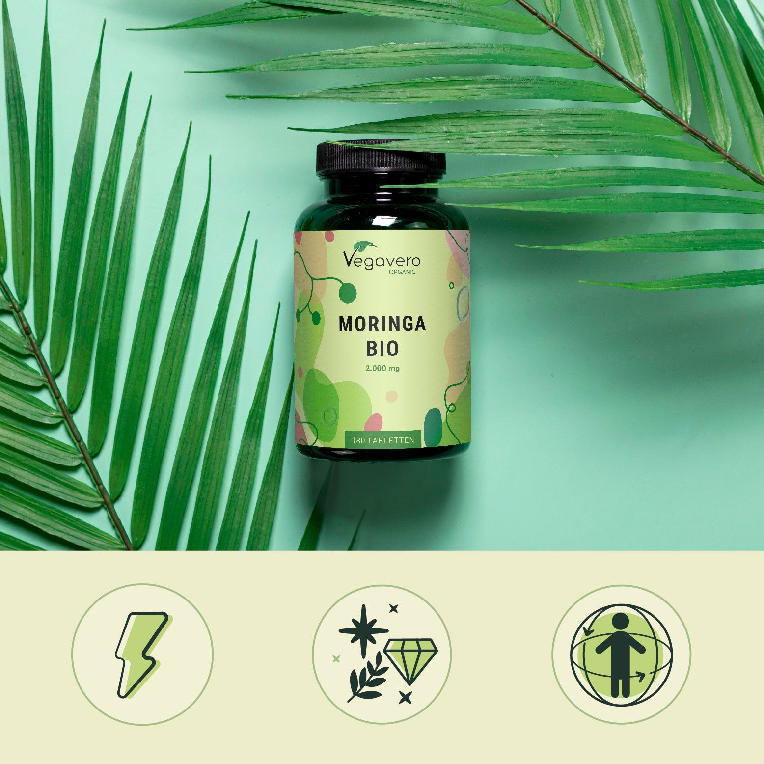 Grüne Flasche Moringa BIO Tabletten. Vegavaro. Auf grünem Hintergrund mit Blättern und Icons.