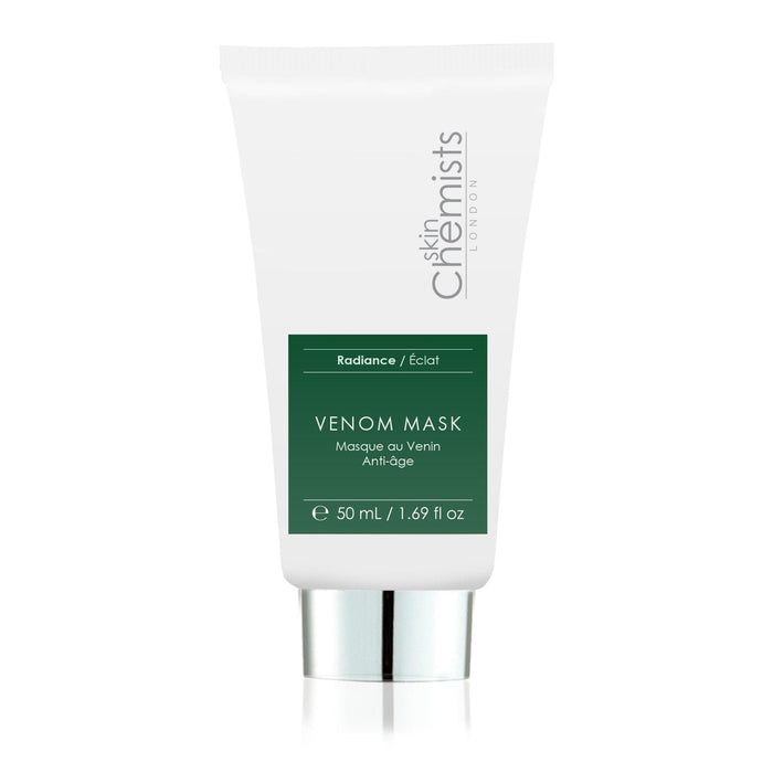 Weiße Tube mit grünem Etikett. Aufschrift: VENOM MASK, Radiance/Eclat, skinChemists. Silberfarbener Verschluss. Volumen: 50 ml.