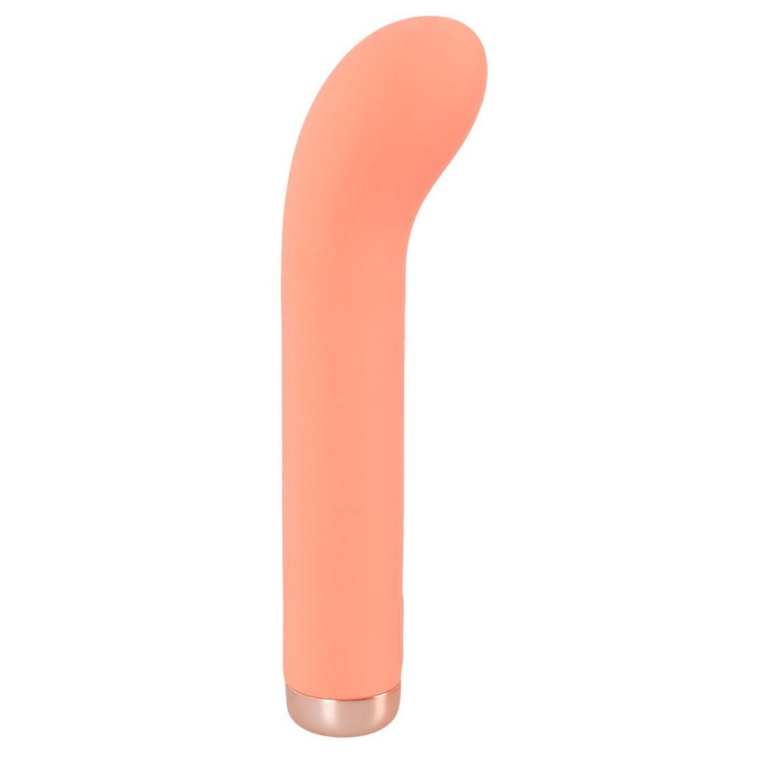 Korallenfarbener Vibrator mit gebogener Form. Goldfarbener Sockel. Glatte Oberfläche.