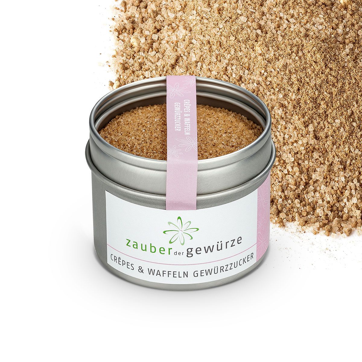 Geöffnete Dose mit Gewürzzucker. Rosa Etikett mit Text: Crêpes & Waffeln Gewürzzucker. Grünes Logo: Zauber der Gewürze. Streuung im Hintergrund.