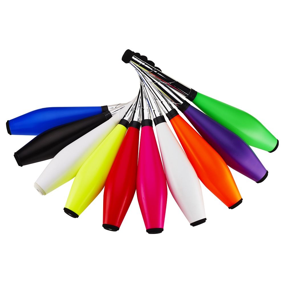 Mehrere Jonglierkeulen in verschiedenen Farben. Kegelförmiger Körper, silberner Schaft, schwarzes Ende.