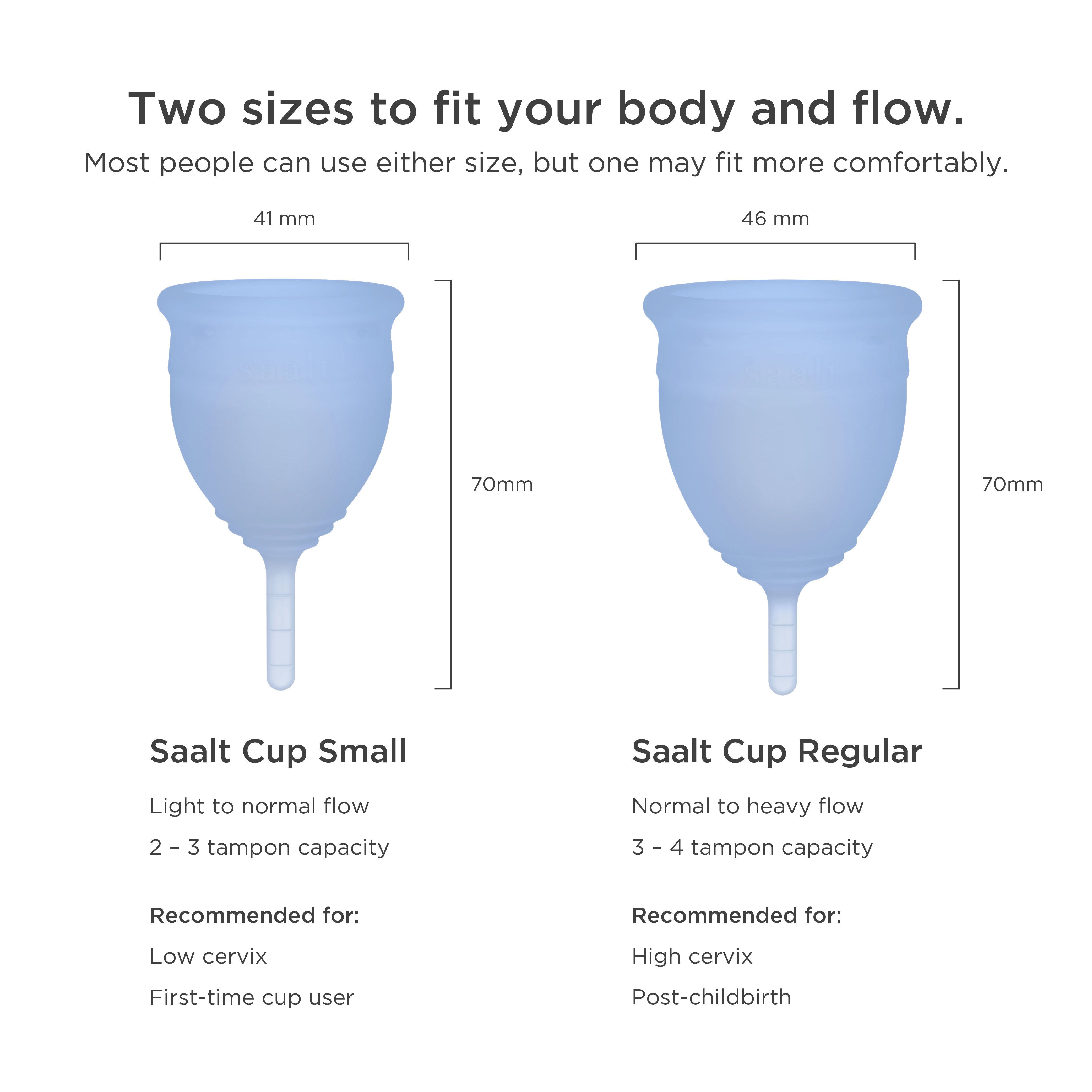 Zwei hellblaue Menstruationstassen, mit Größenangaben: Saalt Cup Small (41mm) und Saalt Cup Regular (46mm).