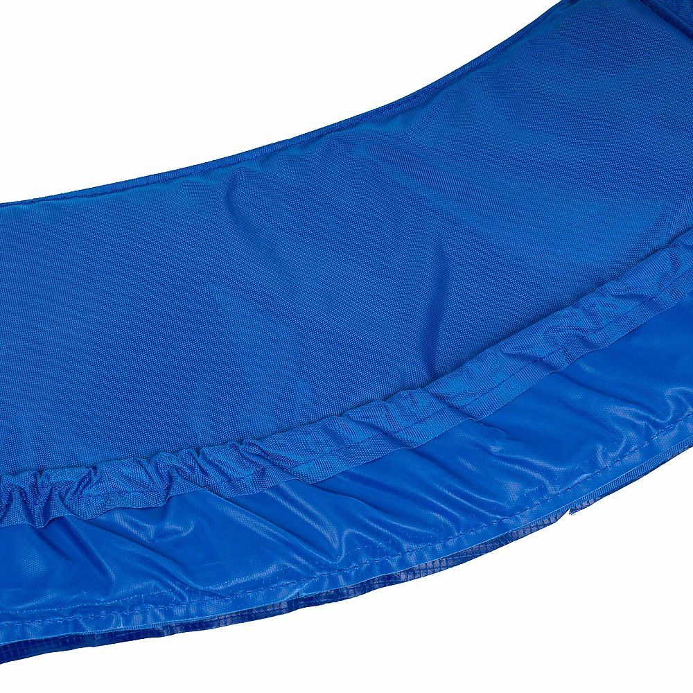 Blauer Trampolin-Randabdeckung, Detailansicht. Gepolstertes Material mit genähter Kante. Nahaufnahme.