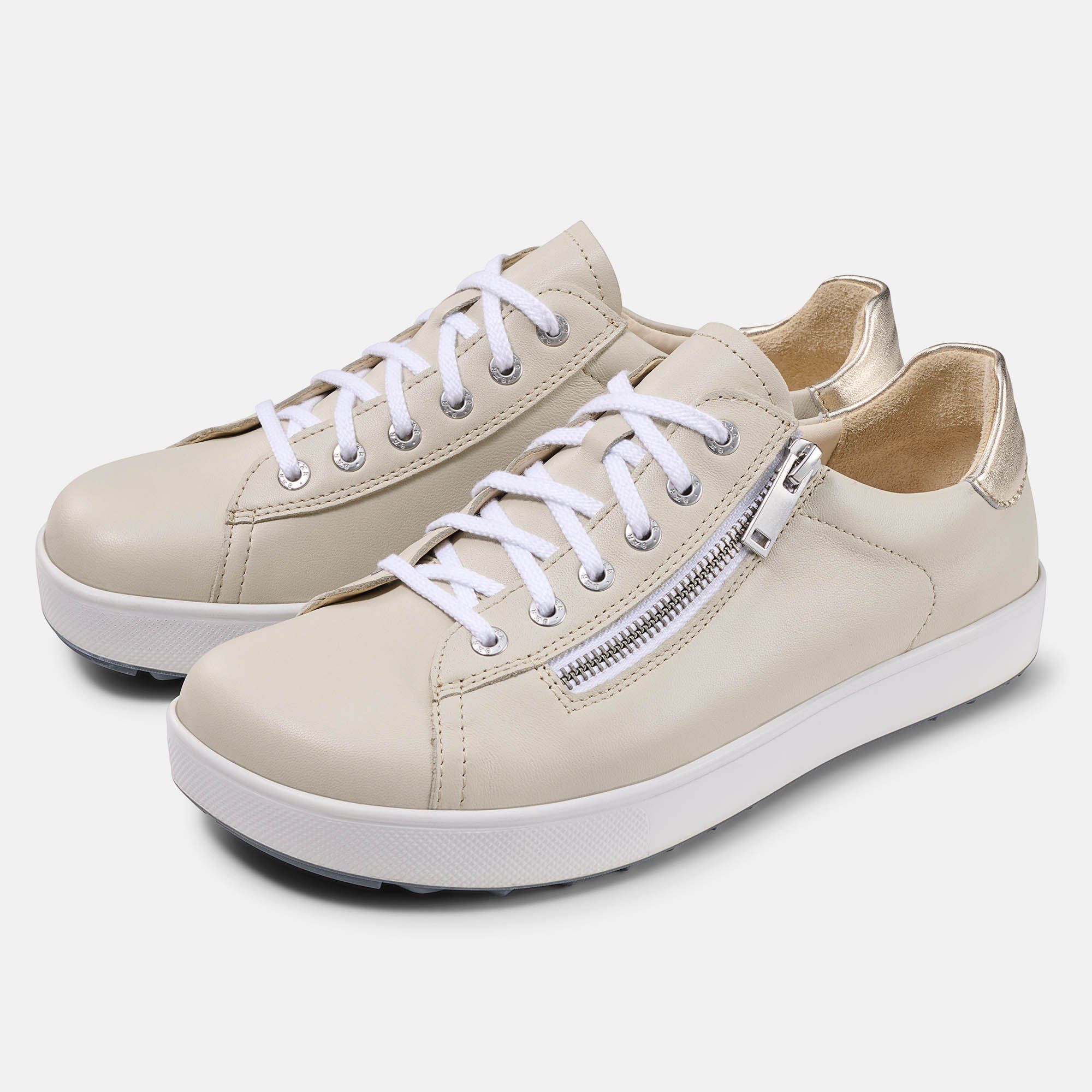 Beige Schnürschuhe mit Reißverschluss und weißer Sohle. Goldfarbener Akzent an der Ferse. Schnürsenkel.