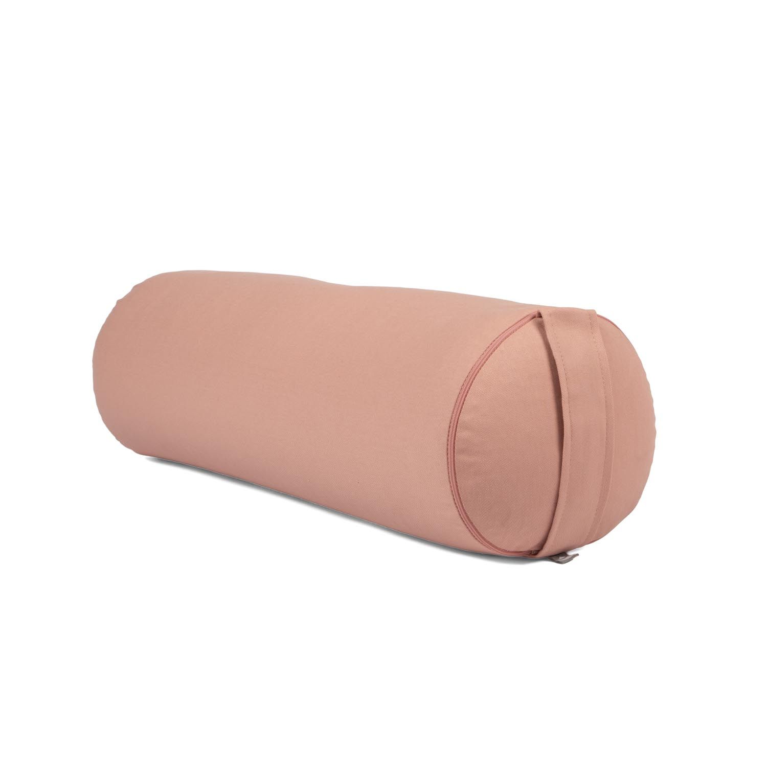 Zylindrisches Yoga-Bolster, rosa. Mit Trageschlaufe. Stoffbezug, abgerundete Enden. Keine Logos oder Kennzeichnungen.