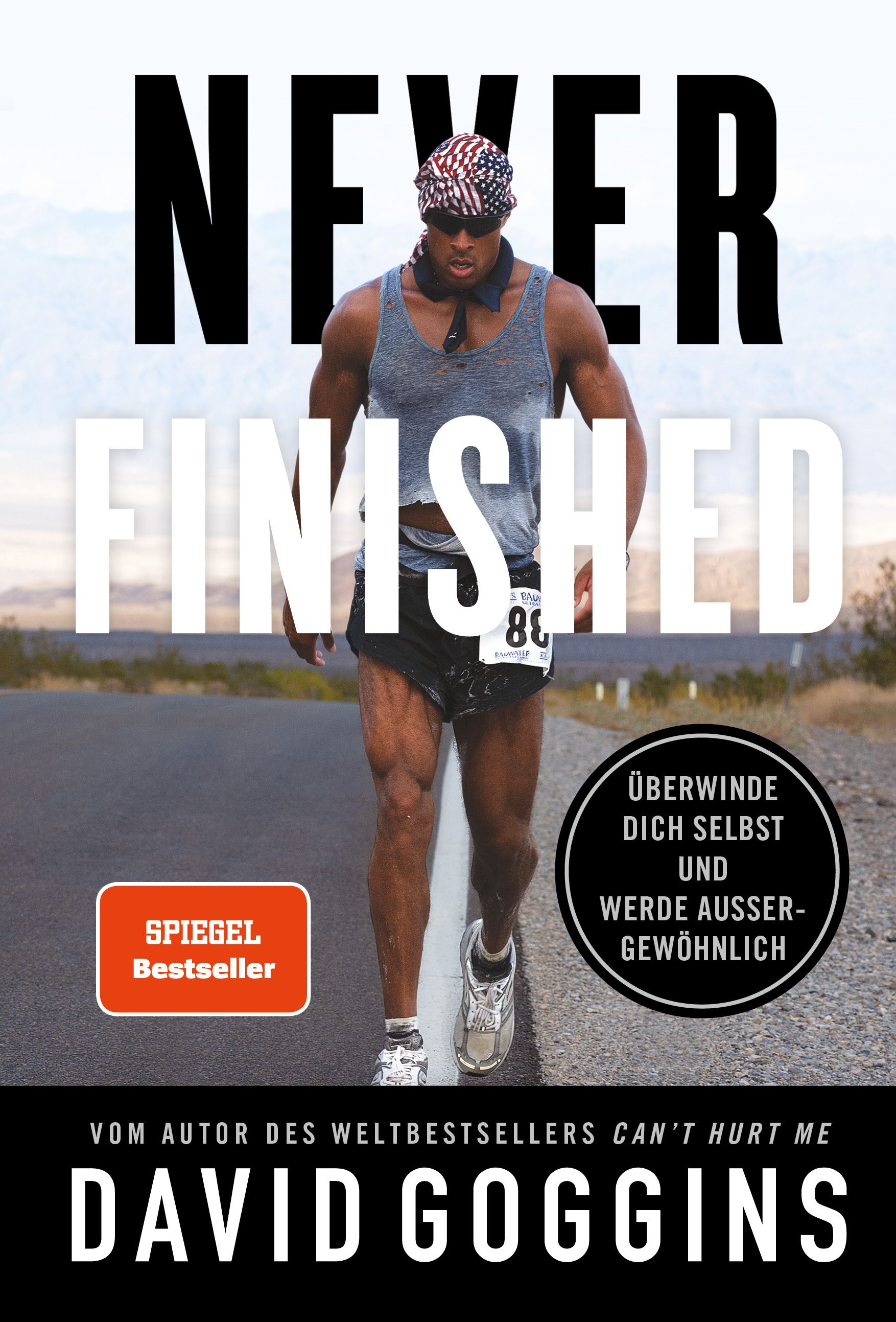 Buchcover mit dem Titel "Never Finished". Ein Mann rennt auf einer Straße. Text: Spiegel Bestseller, David Goggins.