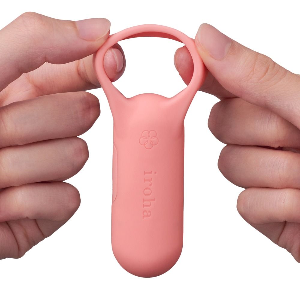 Rosa Vibrator mit Ring, von Händen gehalten. Marke iroha.