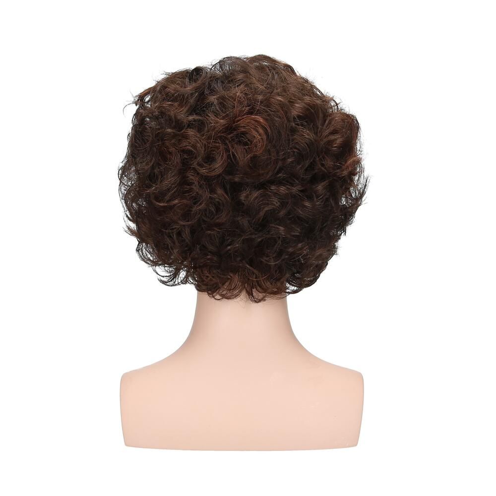 Perücke Maryna von Lofty, braun, lockig, auf einer Büste. Rückansicht.