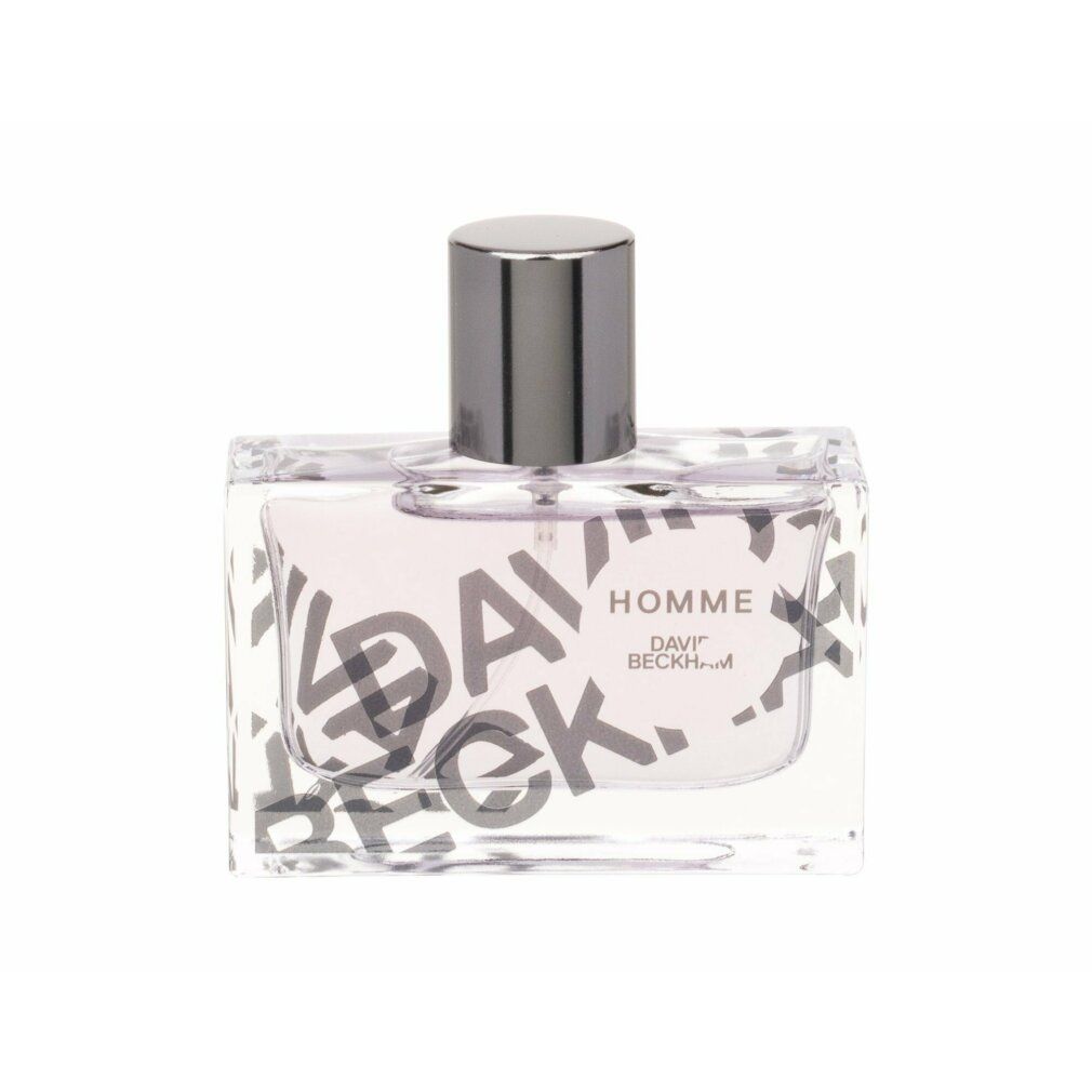 Rechteckiger Flakon mit silbernem Deckel. Aufschrift "HOMME" und "DAVID BECKHAM". Schwarzer Schriftzug "DAVID BECKHAM" auf dem Glas.