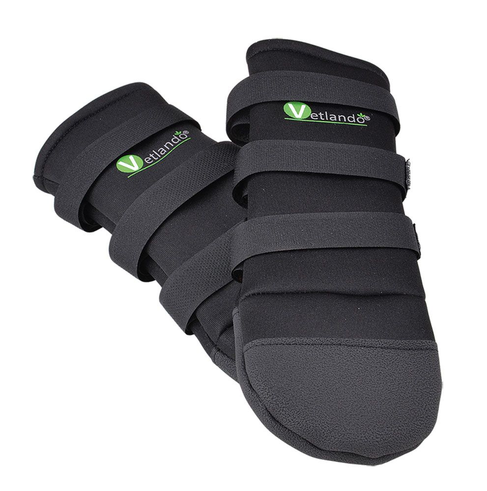 Schwarze Hundeschuhe aus Neopren mit Klettverschlüssen. Logo "Vetlando" auf der Seite.