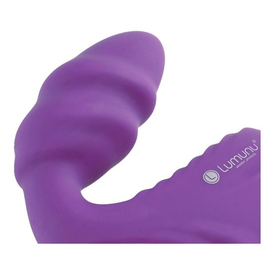 Nahaufnahme eines lila Vibrators. Das Produkt hat eine geriffelte Oberfläche und ein Logo.