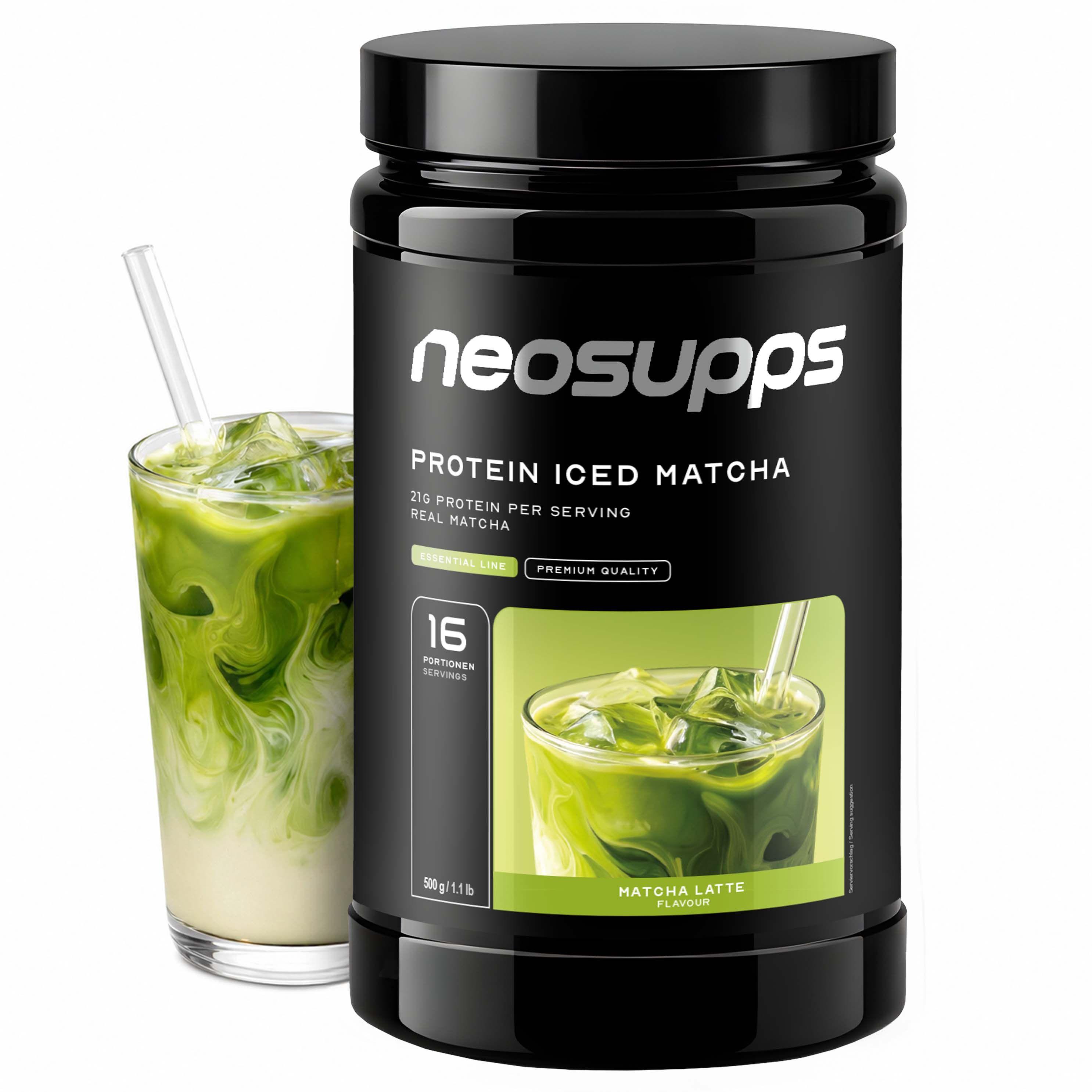 Neosupps Protein Iced Matcha Dose und ein Glas Matcha Latte.