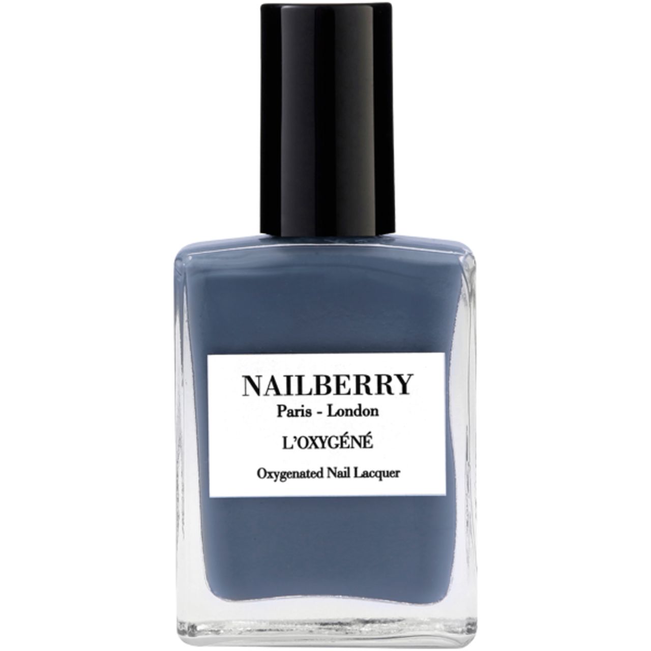 Nagellackflasche mit dunkelblauem Lack. Schwarzer Deckel. Weißes Etikett mit Markennamen und Produktbezeichnung.
