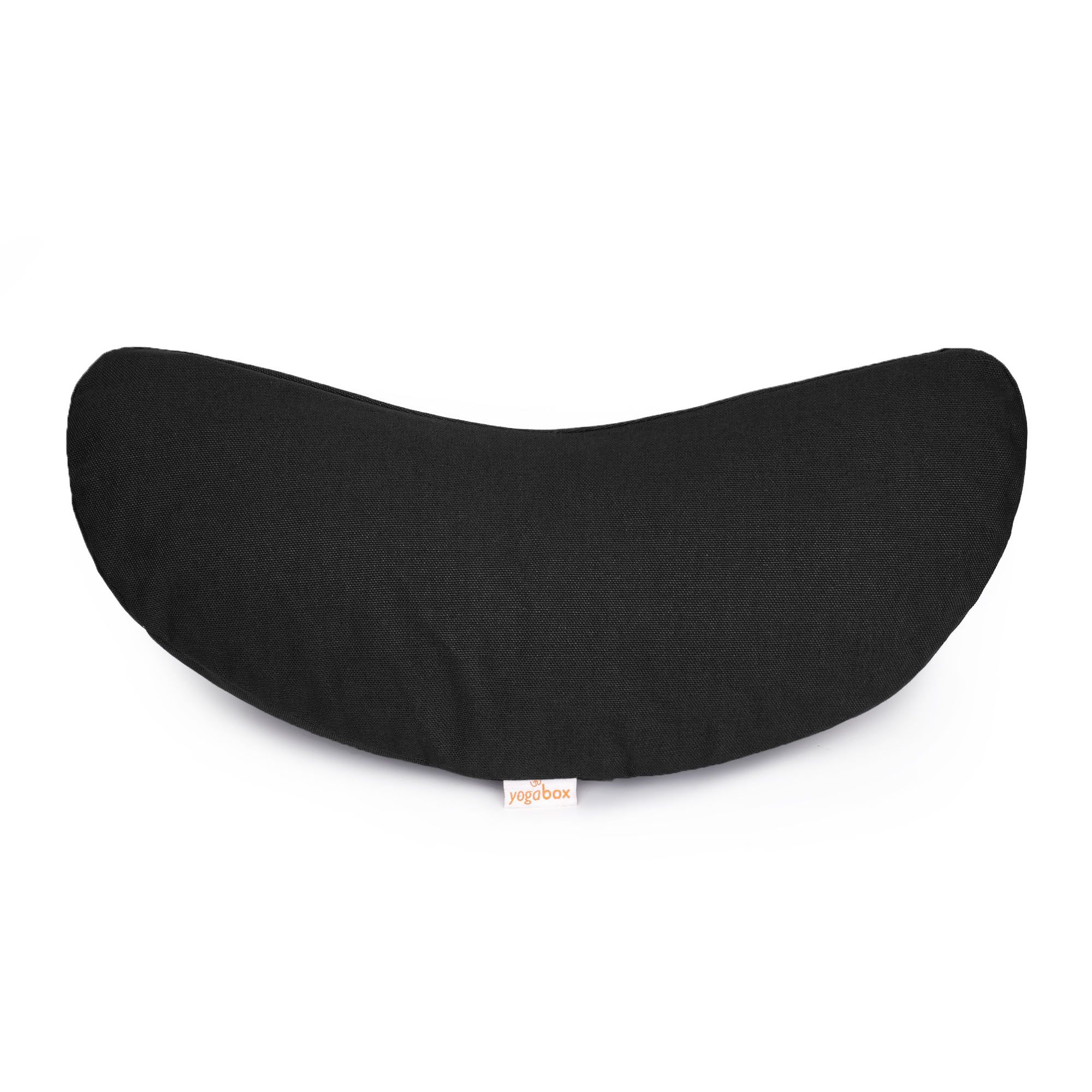 Schwarzes Halbmond-Yogakissen mit kleinem orangefarbenem Etikett.
