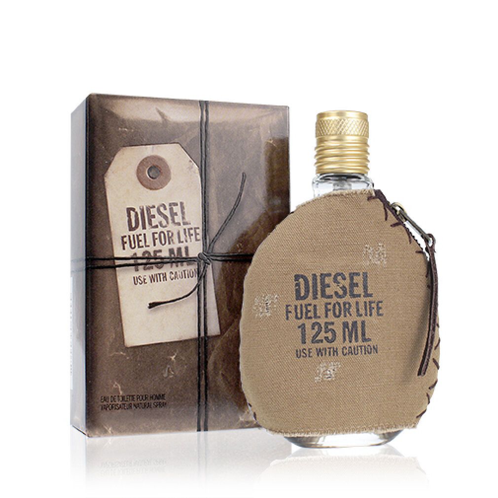 Parfümflasche mit brauner Hülle und Karton. Aufschrift: DIESEL FUEL FOR LIFE 125 ML. Mit Vorsicht verwenden.
