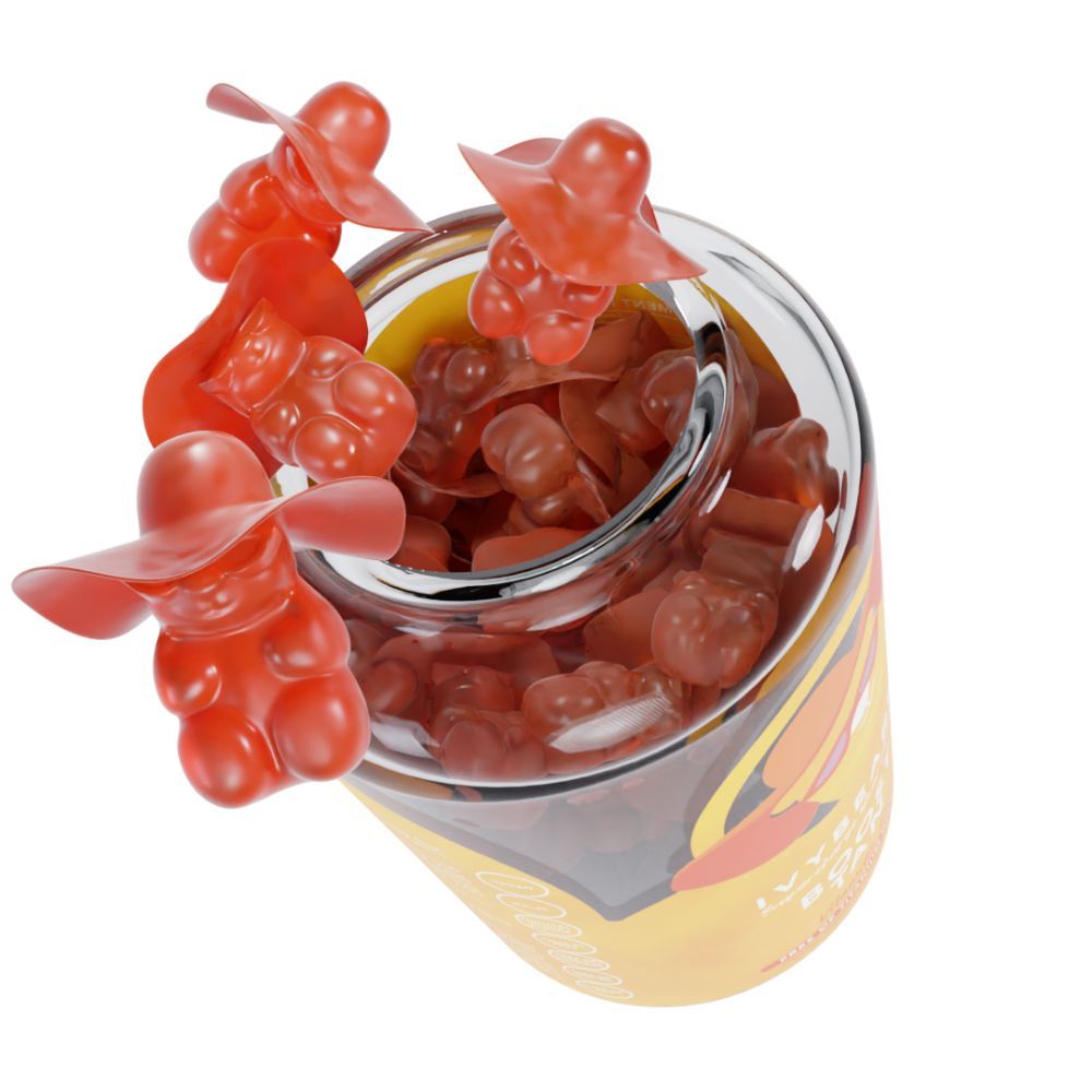 Draufsicht auf eine transparente Flasche mit roten Gummibärchen. Einige Gummibärchen liegen außerhalb der Flasche.