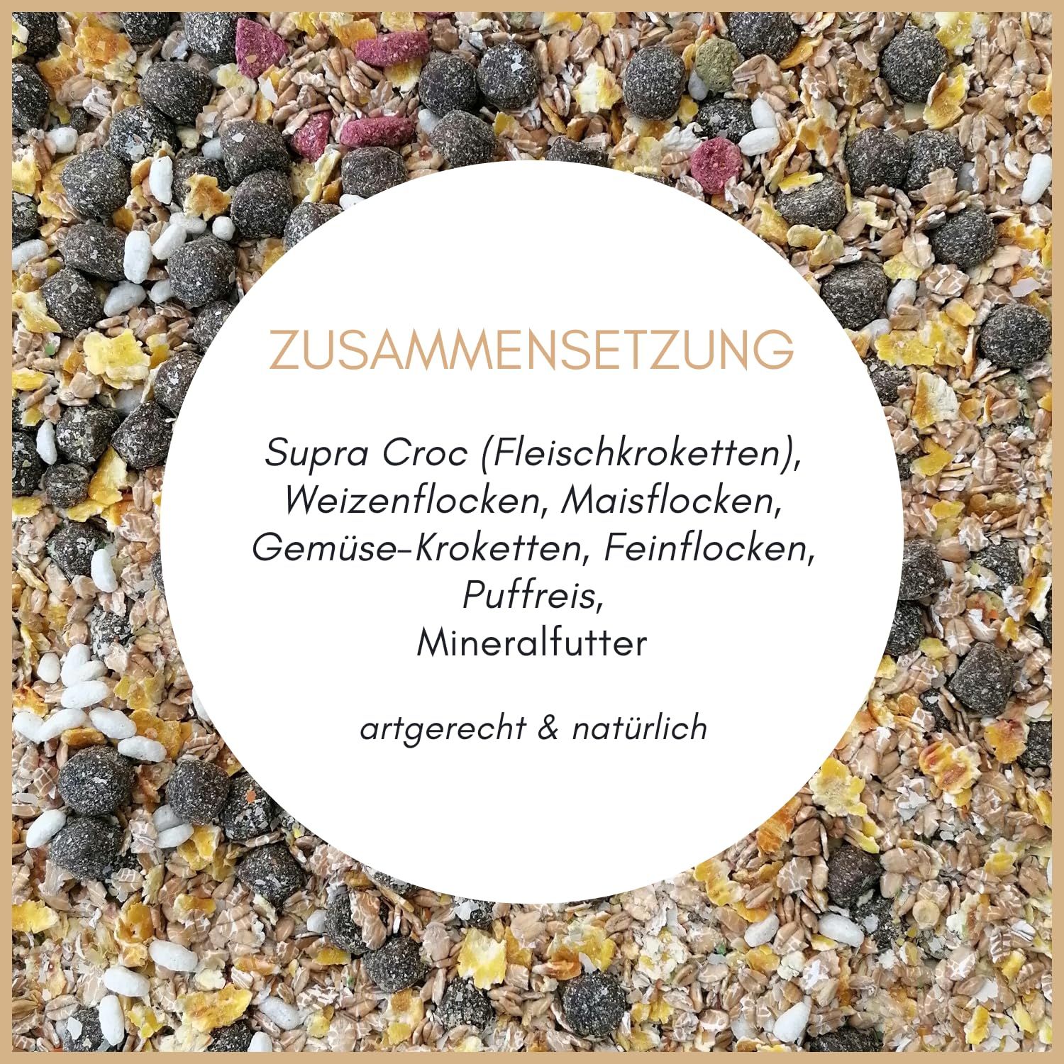 Nahaufnahme von Flockenmischung. Text: Zusammensetzung: Supra Croc, Weizenflocken, Maisflocken, Gemüse-Kroketten, Feinflocken, Puffreis, Mineralfutter.