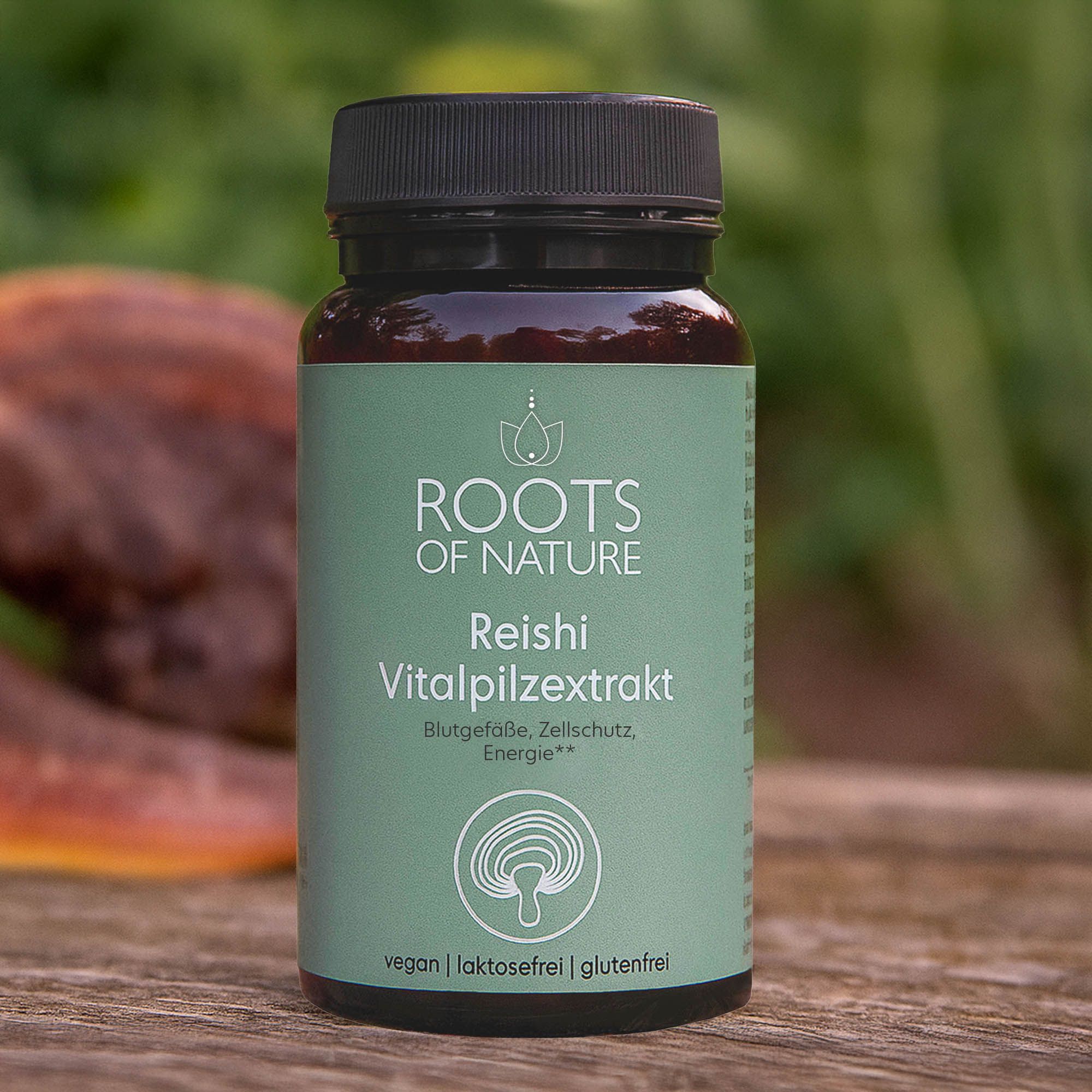 Nahaufnahme eines Vitalpilz Reishi auf einem Baumstamm. In einem grünen Kreis. Text: Mit Extrakt vom Vitalpilz Reishi.