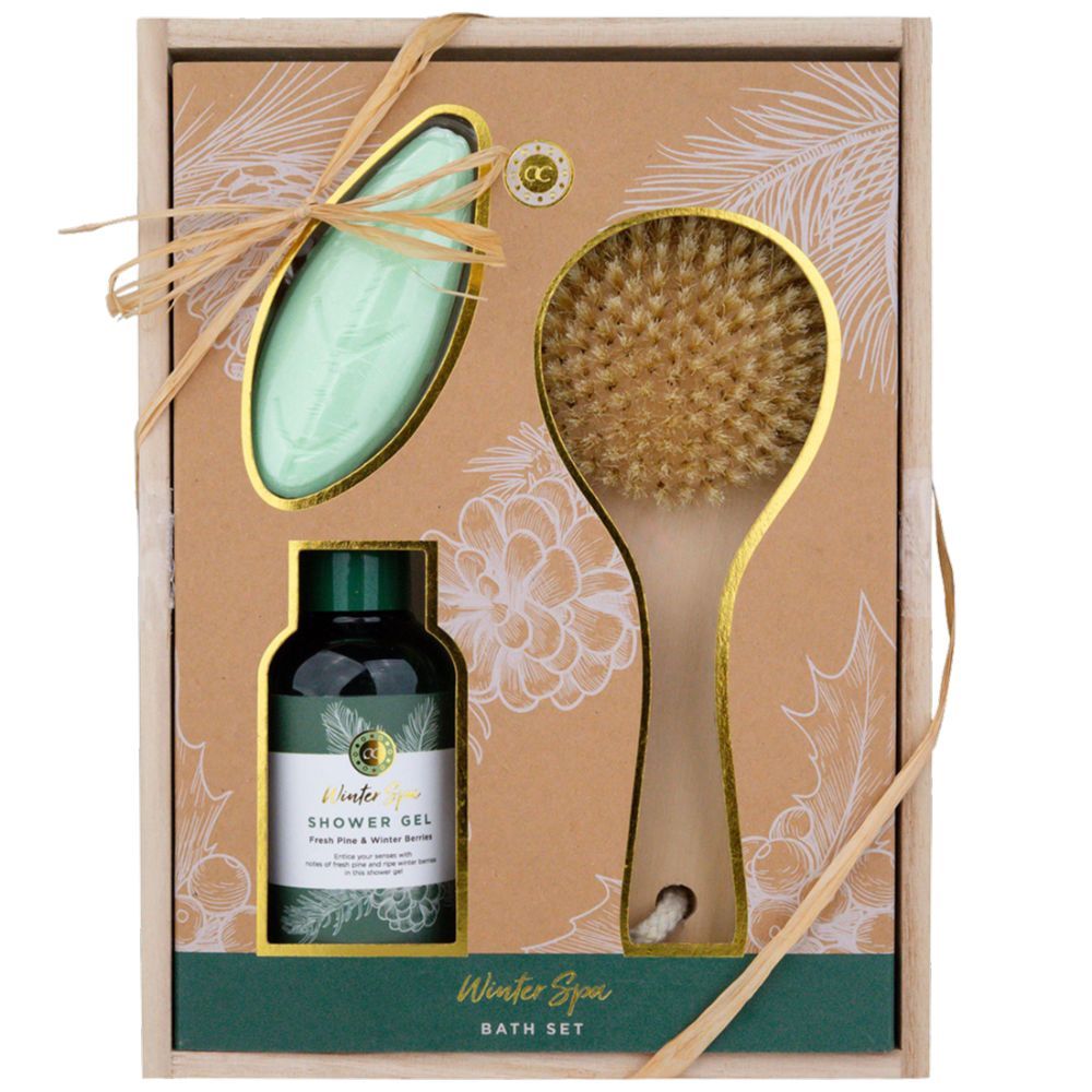 Geschenkset in Holzbox. Enthält Duschgel, Seife und Badebürste. Mit goldfarbenen Akzenten und dekorativen Elementen.