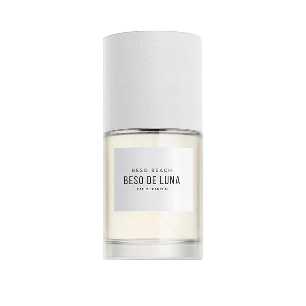 Parfümflakon mit weißem Deckel und Etikett. Text: BESO BEACH, BESO DE LUNA, Eau de Parfum.