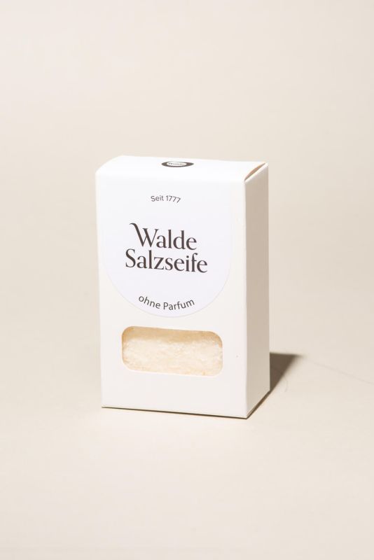 Weiße Verpackung mit Produktbezeichnung "Walde Salzseife ohne Parfüm". Sichtfenster zeigt Seife. Text: "Seit 1777".