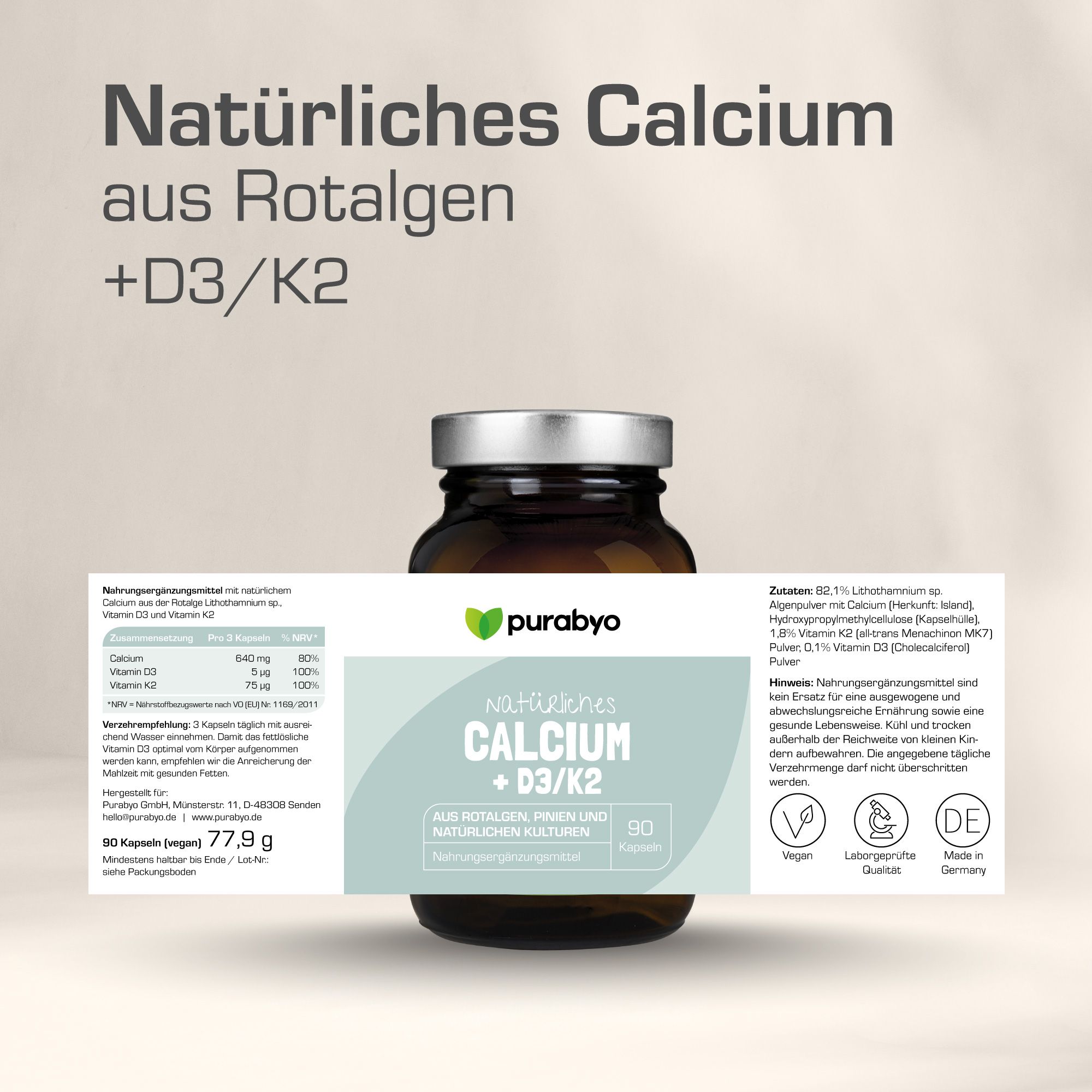 Braune Glasflasche mit Kapseln. Text: Natürliches Calcium + D3/K2. 90 Kapseln. Nährwertangaben. Vegan, Laborgeprüft, Made in Germany.