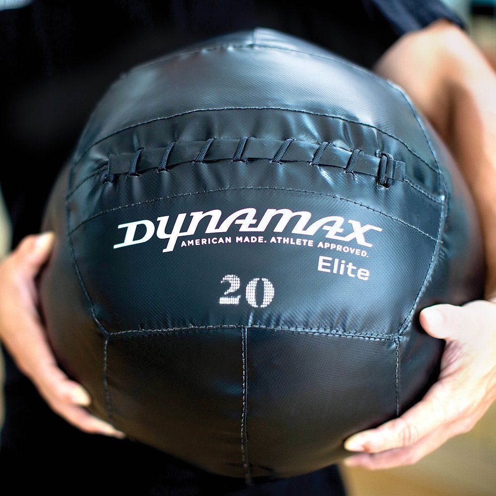 Dynamax Medizinball Elite, Gewicht 20, schwarz, gehalten von Händen.
