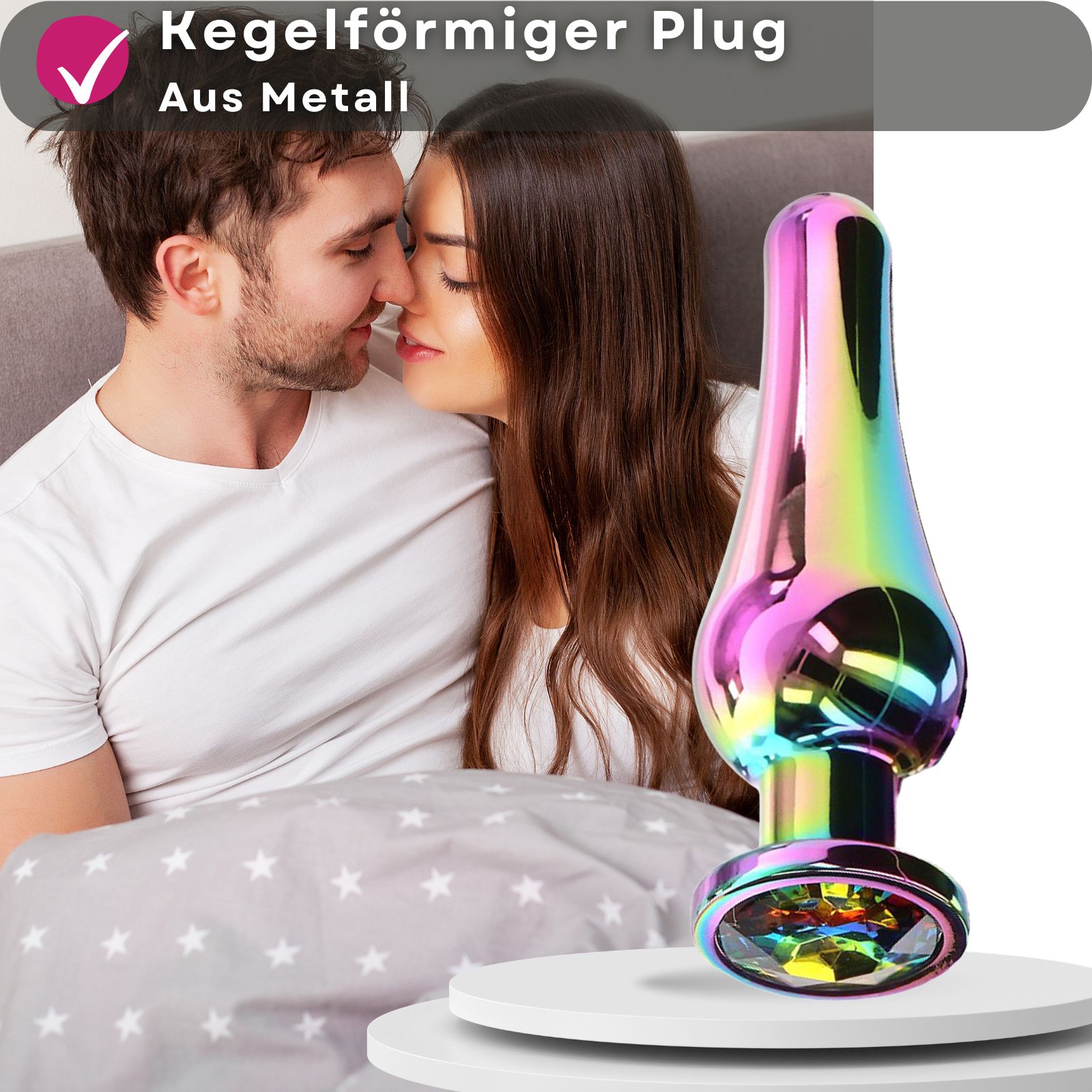 Kegelförmiger Plug aus Metall. Multicolor. Paar im Hintergrund.