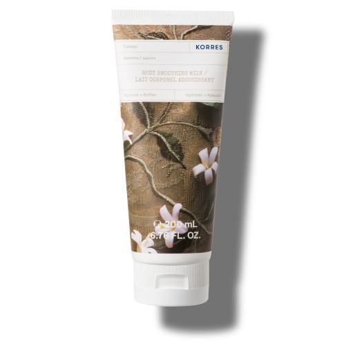 KORRES Körpermilch-Tube mit Jasmin-Blütenmuster. Weißer Deckel, Produktname und Volumenangabe.