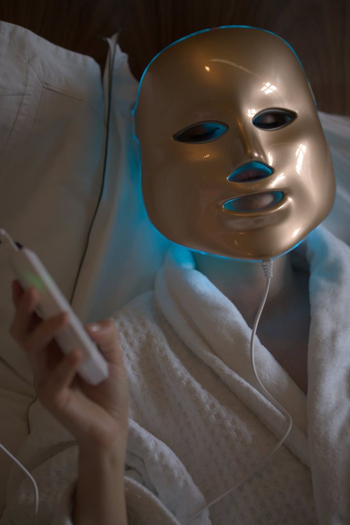 GOLDENE LED-LICHTTHERAPIEMASKE-PALOMA BEAUTIES