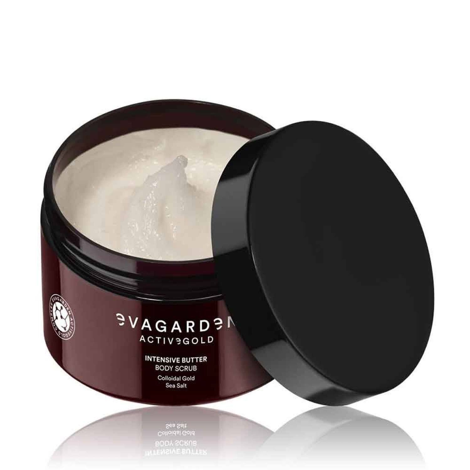 Dunkelrotes Tiegel mit schwarzem Deckel, geöffnet. Aufschrift: Eva Garden Active Gold Intensive Butter Body Scrub. Cremige Textur sichtbar.