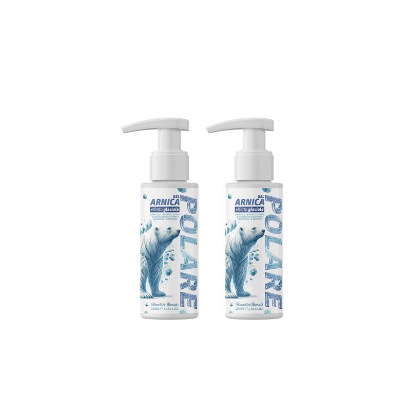 Zwei weiße Flaschen mit Pumpverschluss. Auf jeder Flasche ist ein Eisbär-Motiv und die Aufschrift "Arnica Polare".