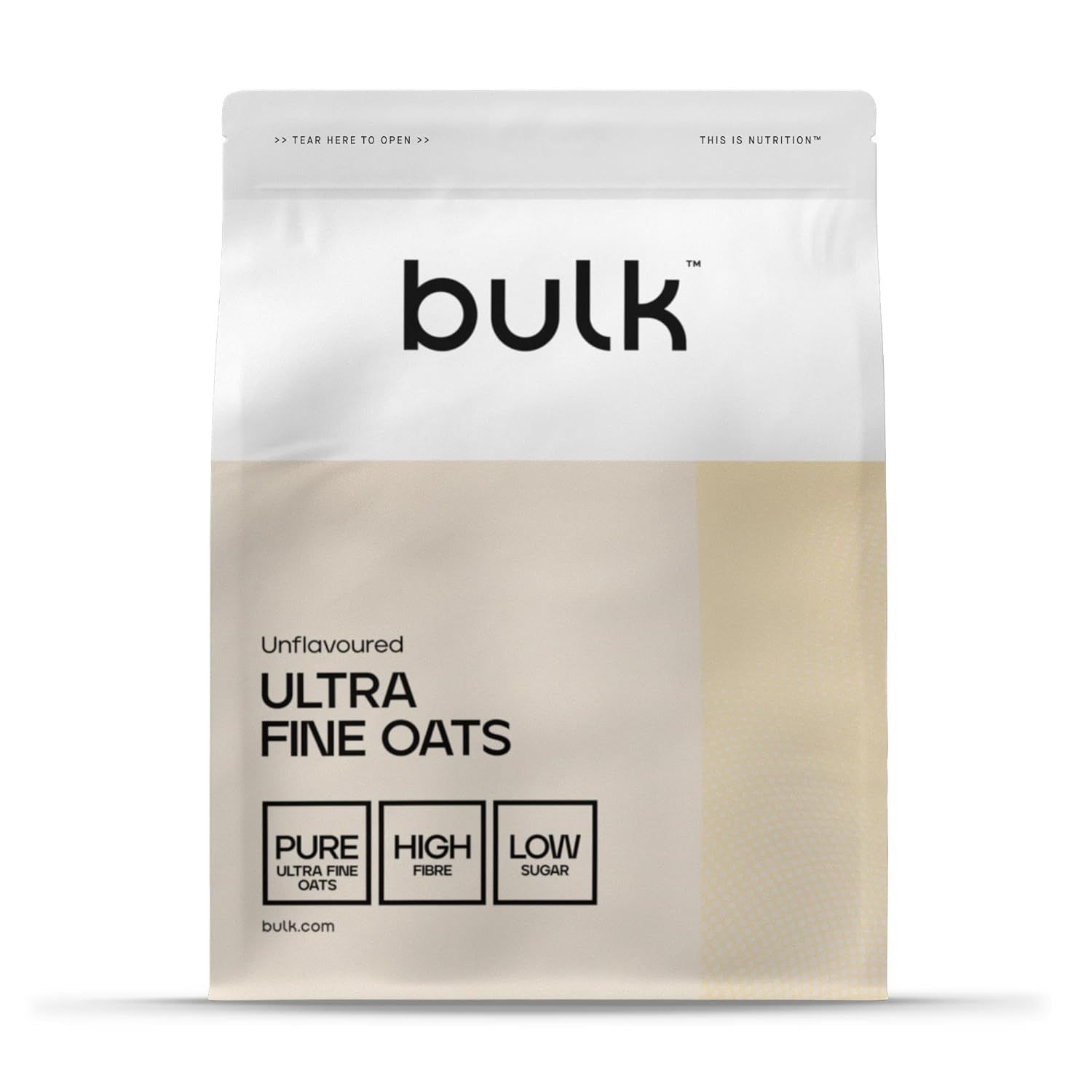 Weißer Beutel mit "bulk"-Logo und "Ultra Fine Oats" Schriftzug. Enthält Hinweise zu Ernährung und Inhaltsstoffen.