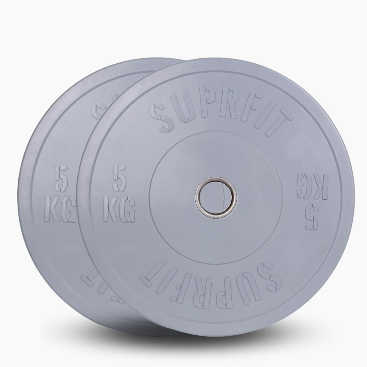 Zwei graue Suprfit-Bumper Plates mit 5 kg Gewicht. Aufschrift: SUPRFIT.