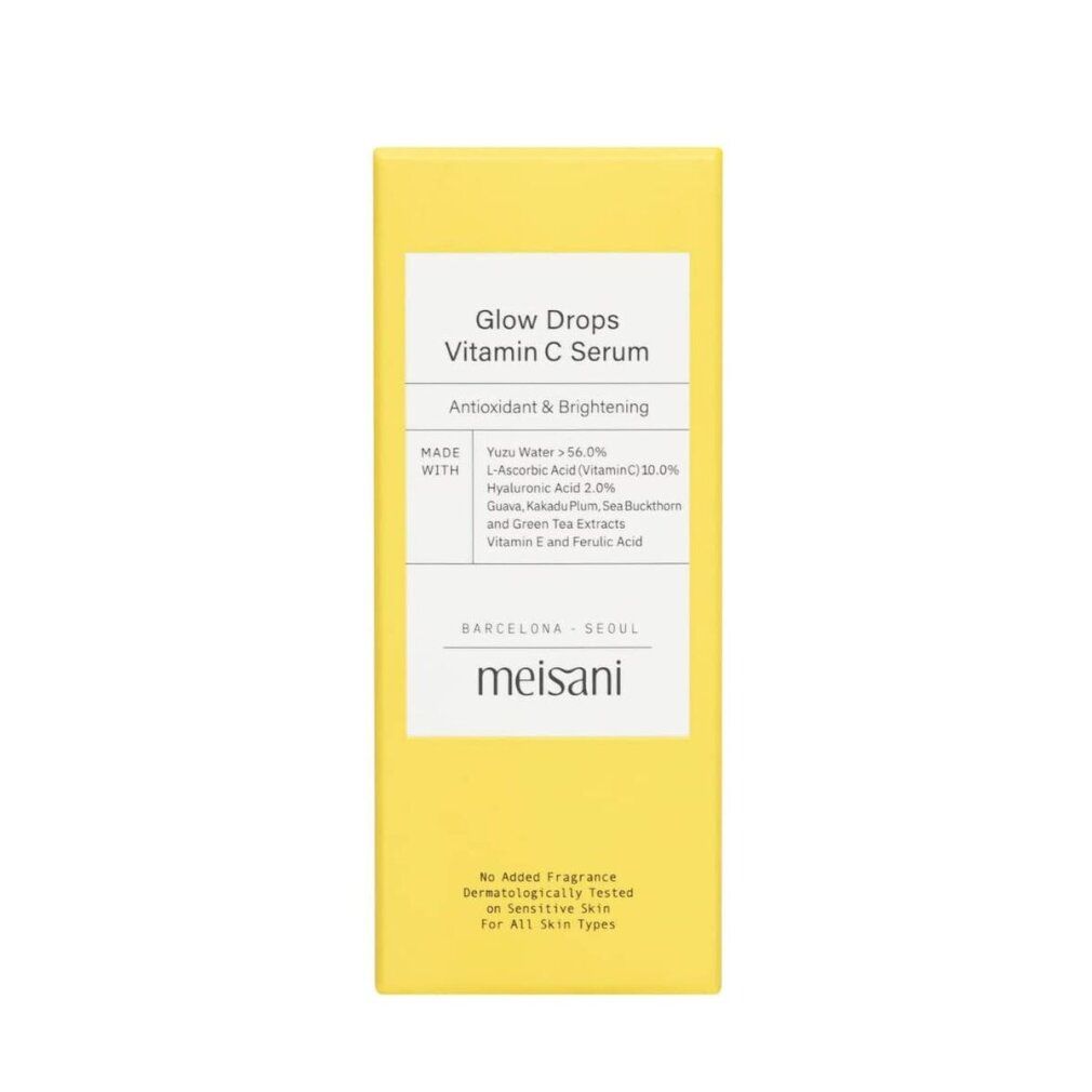 Gelbe Verpackung mit Text: Glow Drops Vitamin C Serum. Marke: meisani. Enthält Inhaltsstoffe. Für alle Hauttypen.