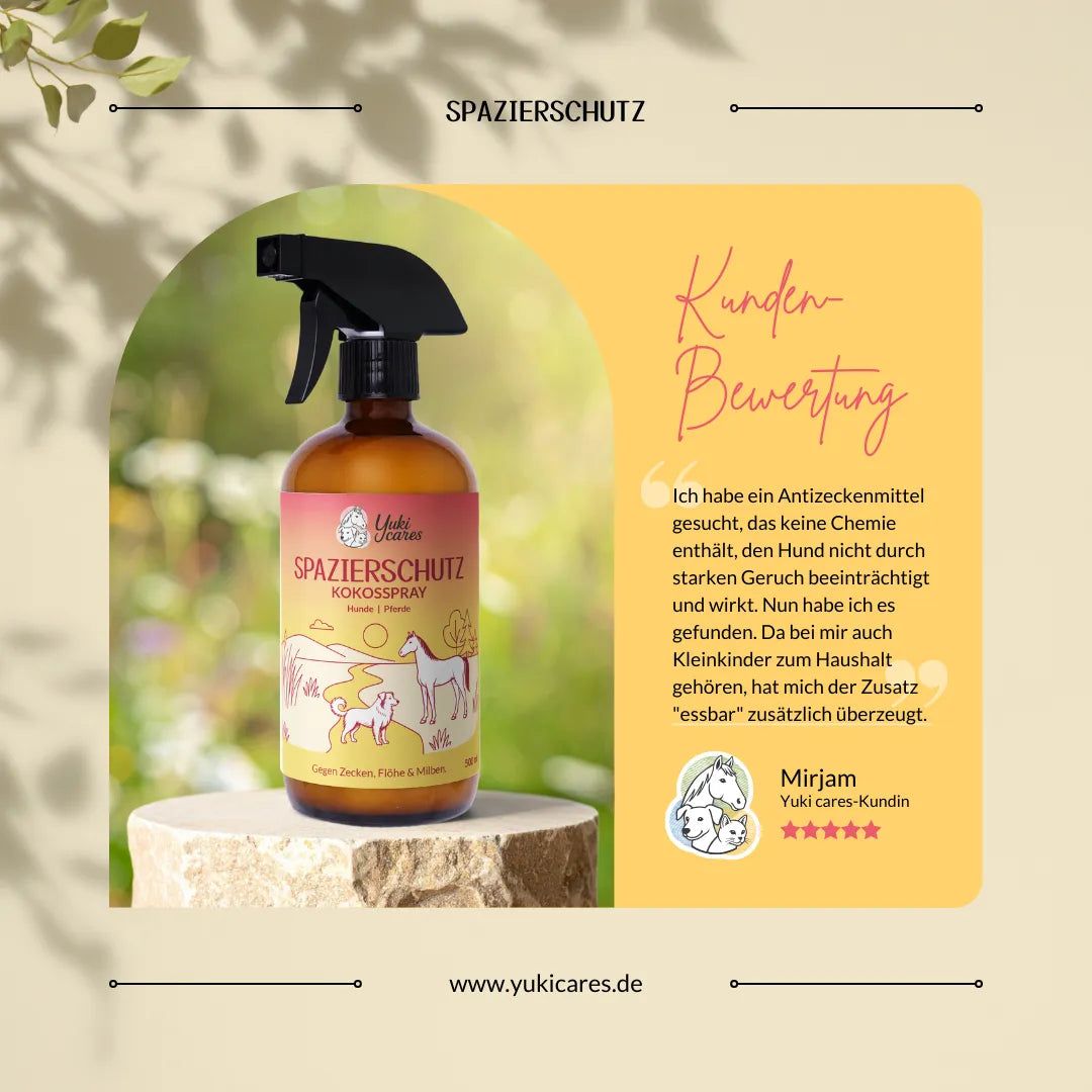 Braune Sprühflasche mit schwarzem Sprühkopf. Etikett mit Produktname, Logo und Kundenbewertung. Auf gelbem Hintergrund.