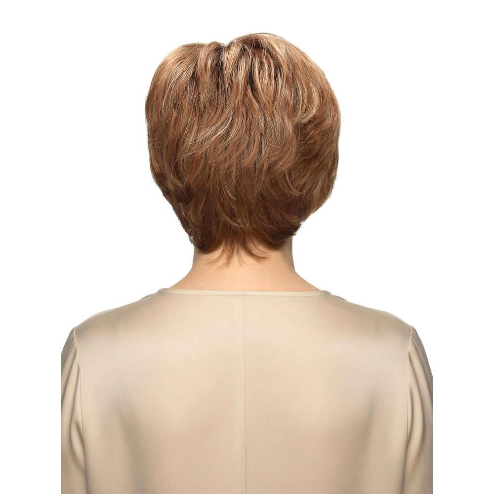 Kurzhaarperücke mit blonden Strähnen. Rückansicht einer Frau mit hellbrauner Bluse. Natürlicher Look.