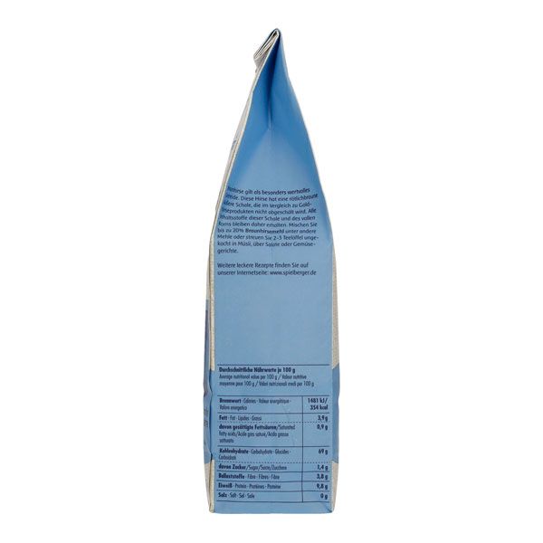 Seitenansicht der Verpackung Braunhirsemehl. Blaue und weiße Papiertüte. Text mit Nährwertangaben und Rezept-Hinweis.