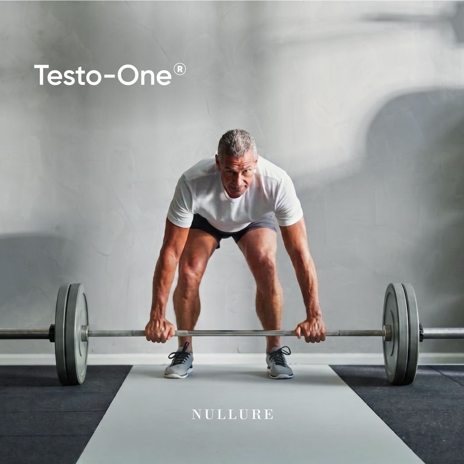Mann hebt Langhantel. Text: Testo-One. Nullure.