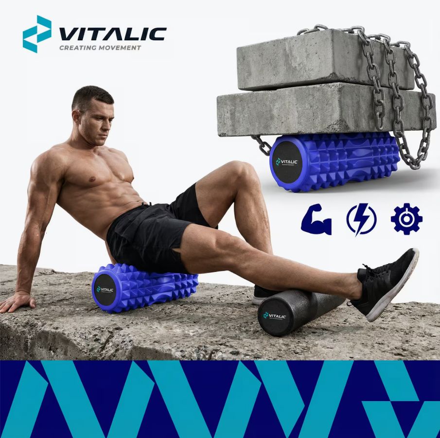 Blau geriffelte Rolle und schwarze Rolle. Mann trainiert mit der Rolle. Logo VITALIC.