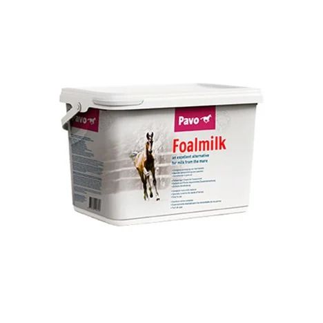 Weißer Eimer mit Griff. Aufschrift "Pavo Foalmilk". Abbildung eines Fohlens. Text: "an excellent alternative for milk from the mare".