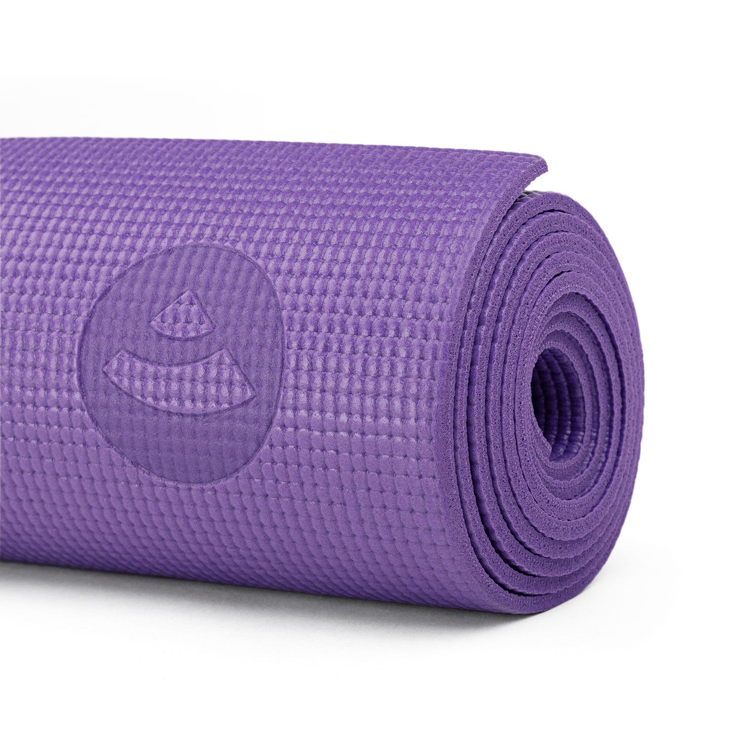 Gerollte lila Yogamatte mit Logo. Nahaufnahme der gerollten Matte.
