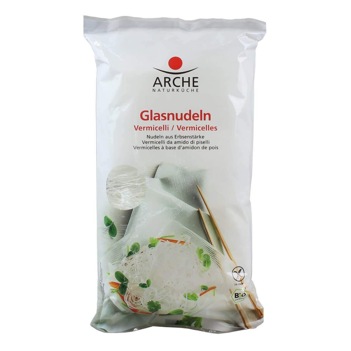 Arche Glasnudeln glutenfrei: Beutel mit Glasnudeln, daneben ein Haufen Nudeln und eine Schüssel mit Nudelsalat.