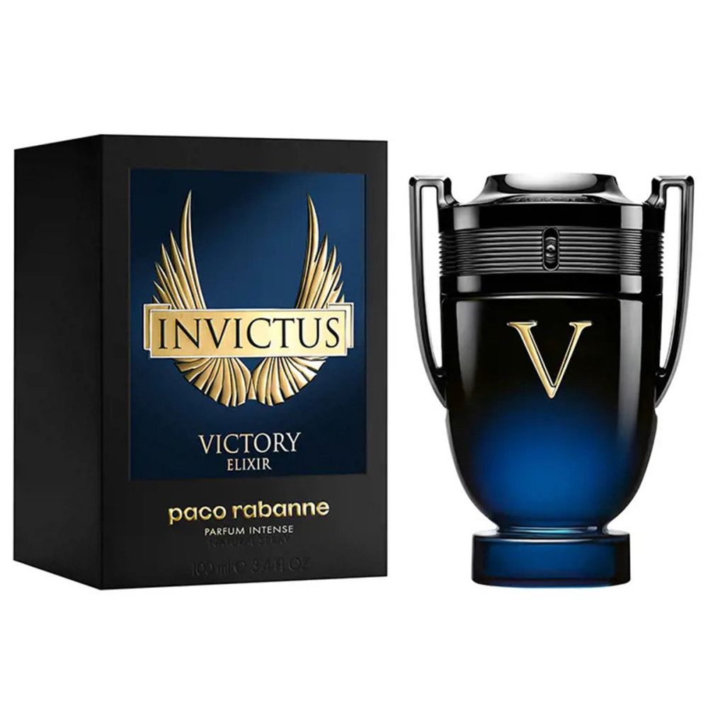 Schwarzer Karton mit goldener Aufschrift INVINCUS VICTORY ELIXIR. Daneben eine blaue Flasche mit goldenem V.
