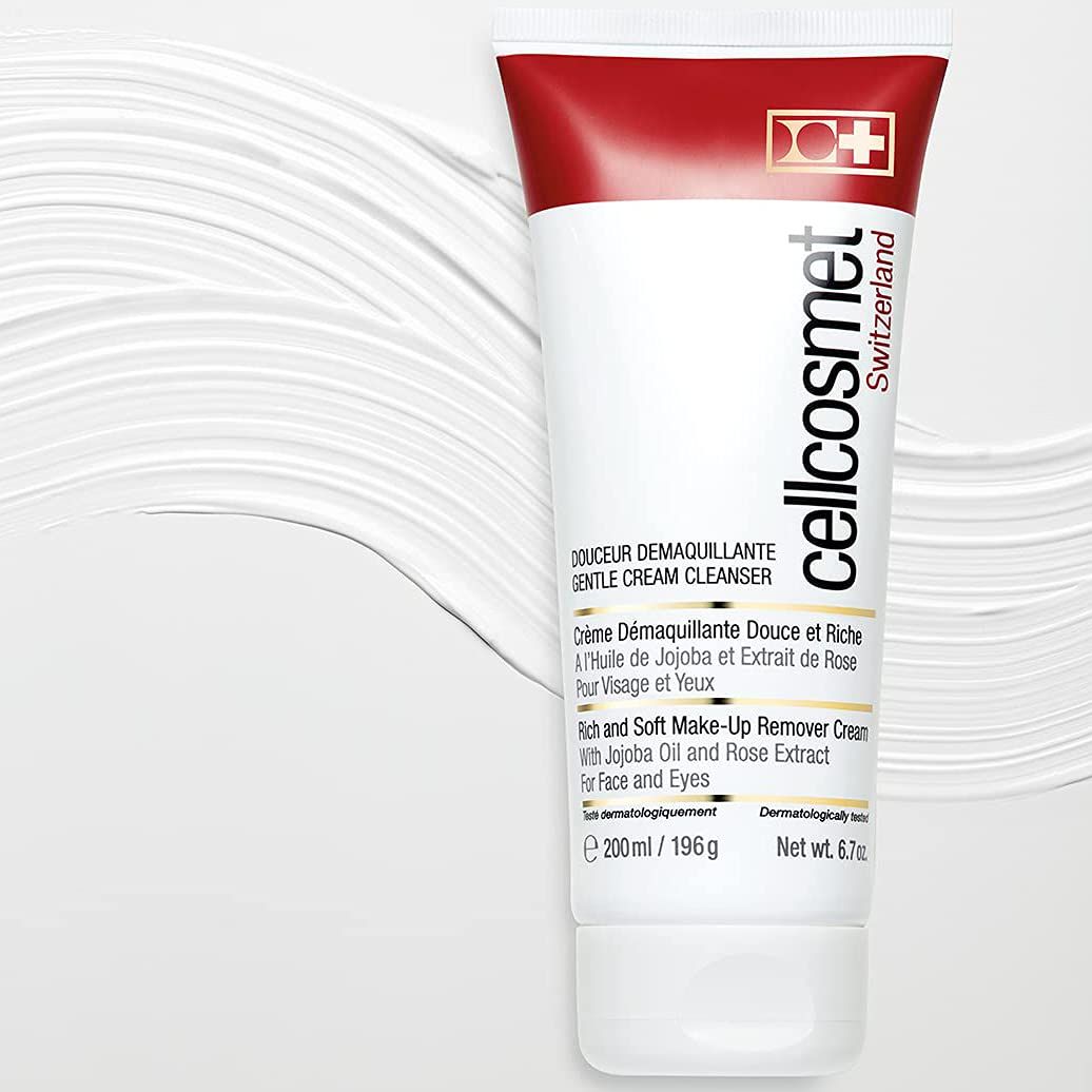 Creme-Reiniger-Tube mit rotem Deckel. Produktname und Marke sichtbar. Hintergrund mit weißen Streifen.